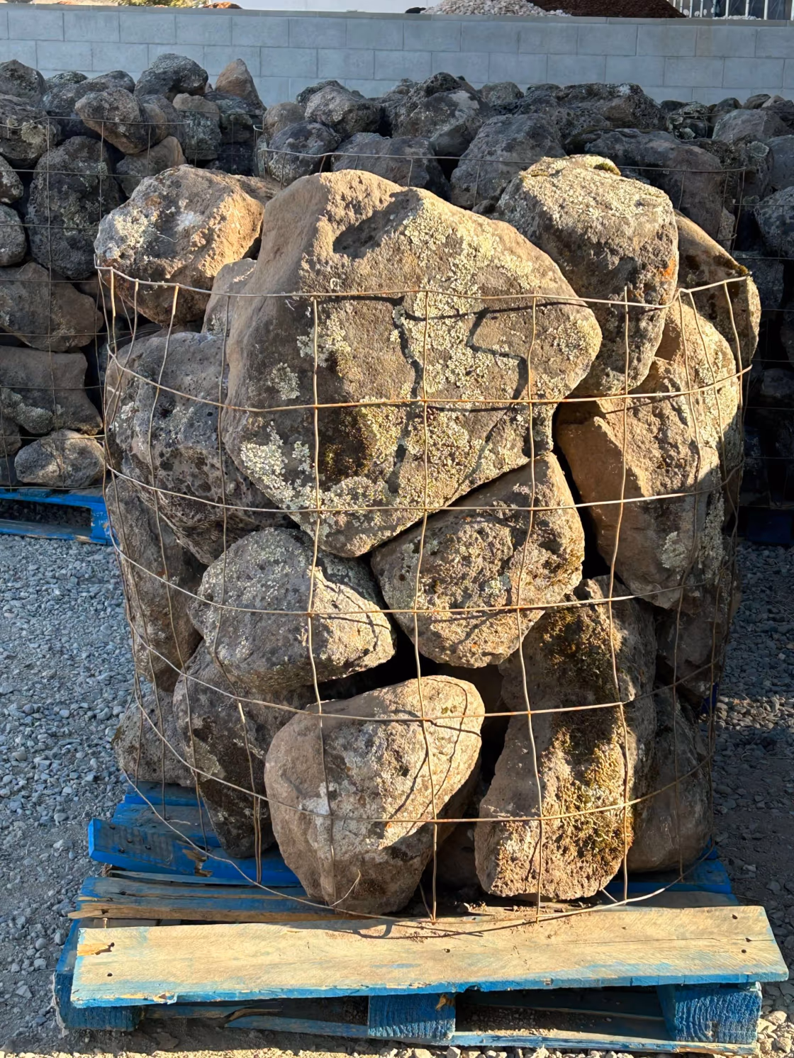 Rocas con Musgo (Moss Rocks) — red, brown, tan boulder for landscaping